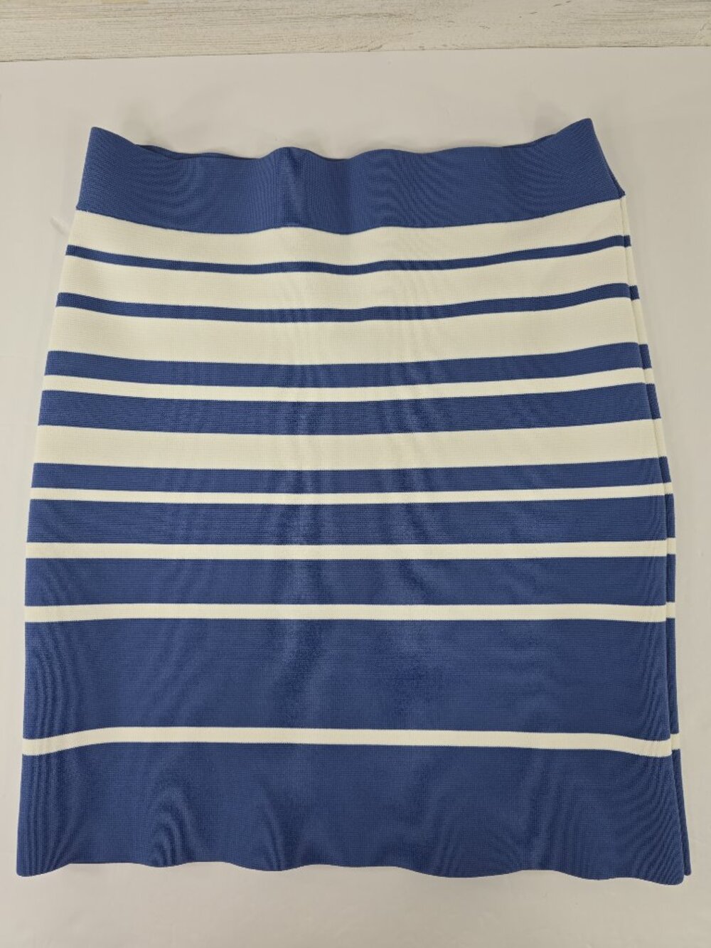 BCBGMAXAZRIA Blue White Striped Knit Pencil Skirt Size LARGE RAYON NYLON SPANDEX